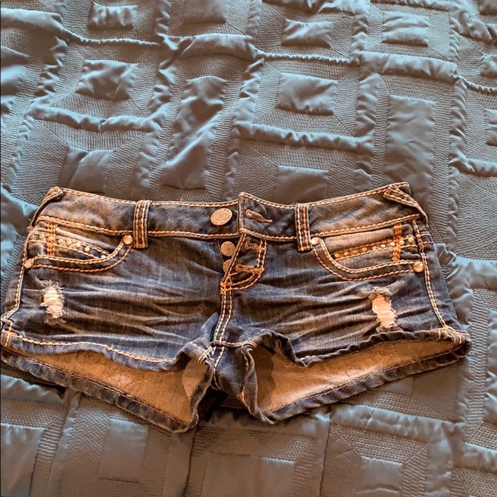 Almost famous premium shorts size 5